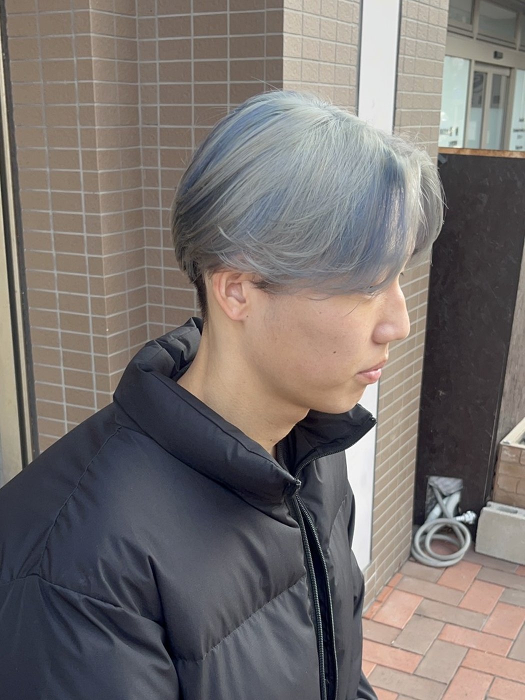 ブルーグレーのセンター分け