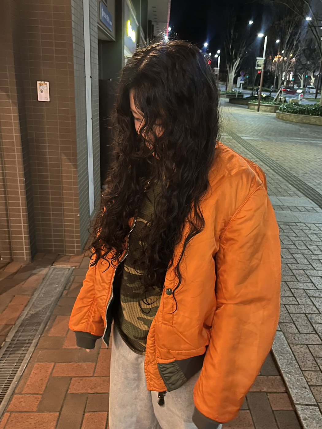 黒髪のカールロング